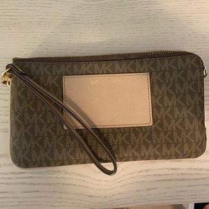 Micheal Kors clutch